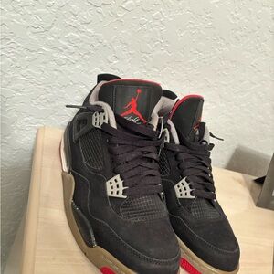 Jordan 4 Bred 8.5 Black and Red Sneakers